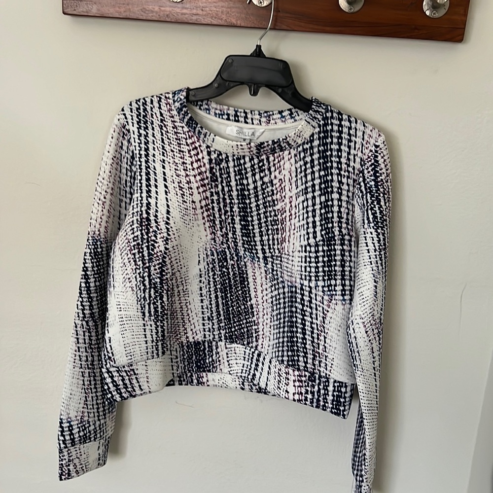 SHILLA 👾 Cropped long sleeve workout top Sz M